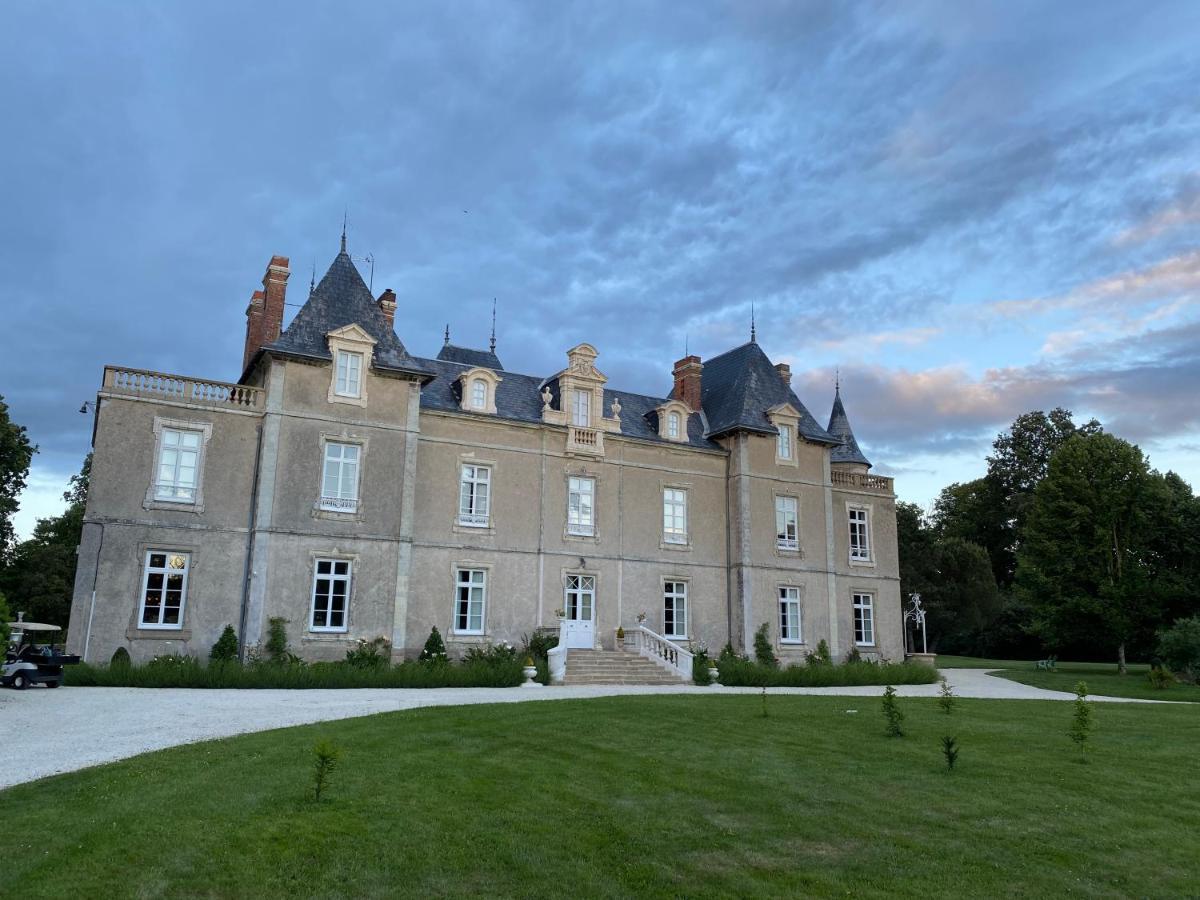 Chateau De St-Fulgent, Gite La Tour Saint-Fulgent Exterior foto